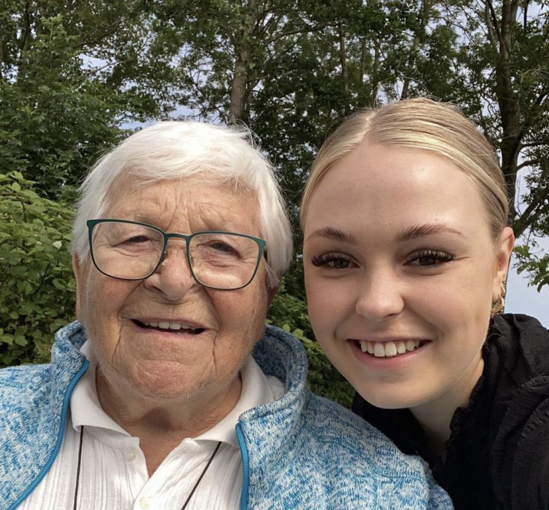 DoetsElske's tweet image. “Mijn senior meldde mij dat ze mij gemist had. Ze vertelde mij dat ze zichzelf de hele dag niet hoort praten. Hierdoor was haar stem erg laag en schor, na mijn bezoek was haar stem weer een stuk hoger en meer helder!” 🙏🏻 Elke dag bezoeken #buddies van @buddybold senioren in #NL.