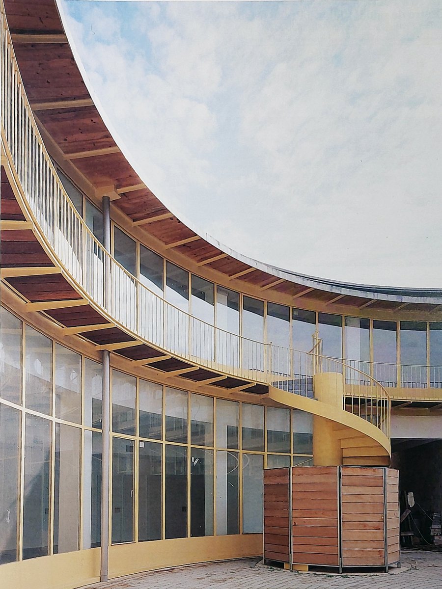 Alcalde Bartolomé González Healthcare center
Mostoles, Spain. 1994
Architect: Víctor López Cotelo, Carlos Puente Fernández

hiddenarchitecture.net/alcalde-bartol…

**Article written by Carlos Mombiela Torres **