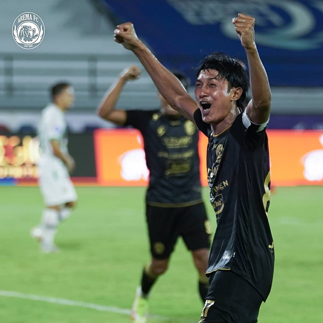 AremafcOfficial's tweet photo. Terimakasih atas nikmat malam ini. 🦁💙

💯😊
#solidarity
#aremafc #aremania #SalamSatuJiwa
#AremaDay #BRILiga1 #AremaFCVsPss #DukungDariRumah https://t.co/vQblHDMC23