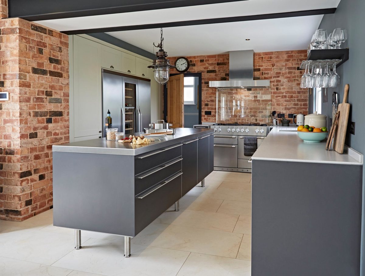 This funky kitchen achieves an eclectic mix of old and new with #bulthaup furniture alongside traditional cabinetry. Inspired? Visit ow.ly/ipx150HrIwO