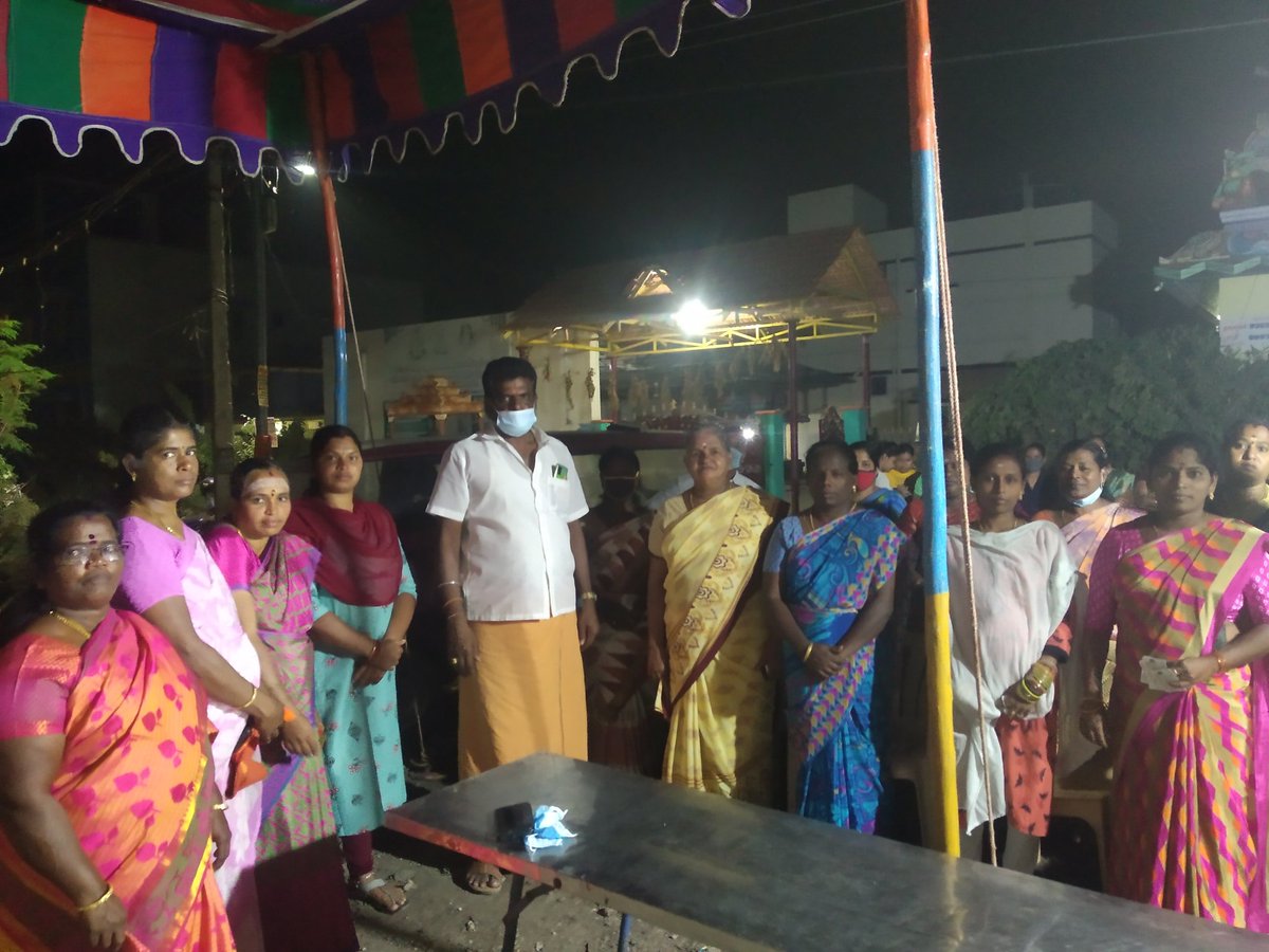 Pragath87201331's tweet photo. 12.1 .2022 நேற்று  மாலை 6மணியளவில் சரவணம்பட்டி விநாயகபுரம் ஸ்ரீ மாரியம்மன் திருக்கோவில் திடலில் மூத்த நிர்வாகிகள் ஆலோசனைப்படி மண்டல தலைவர்திரு ரத்தினசாமி ஜி அவர்களின் முன்னிலையில் அமைப்புசாரா தொழிலாளர் தேசிய நலவாரிய அட்டை 300 பேருக்குமகளிரணி சார்பாக ஏற்பாடு செய்து வழங்கப்பட்டது https://t.co/FnuYdqhZHd