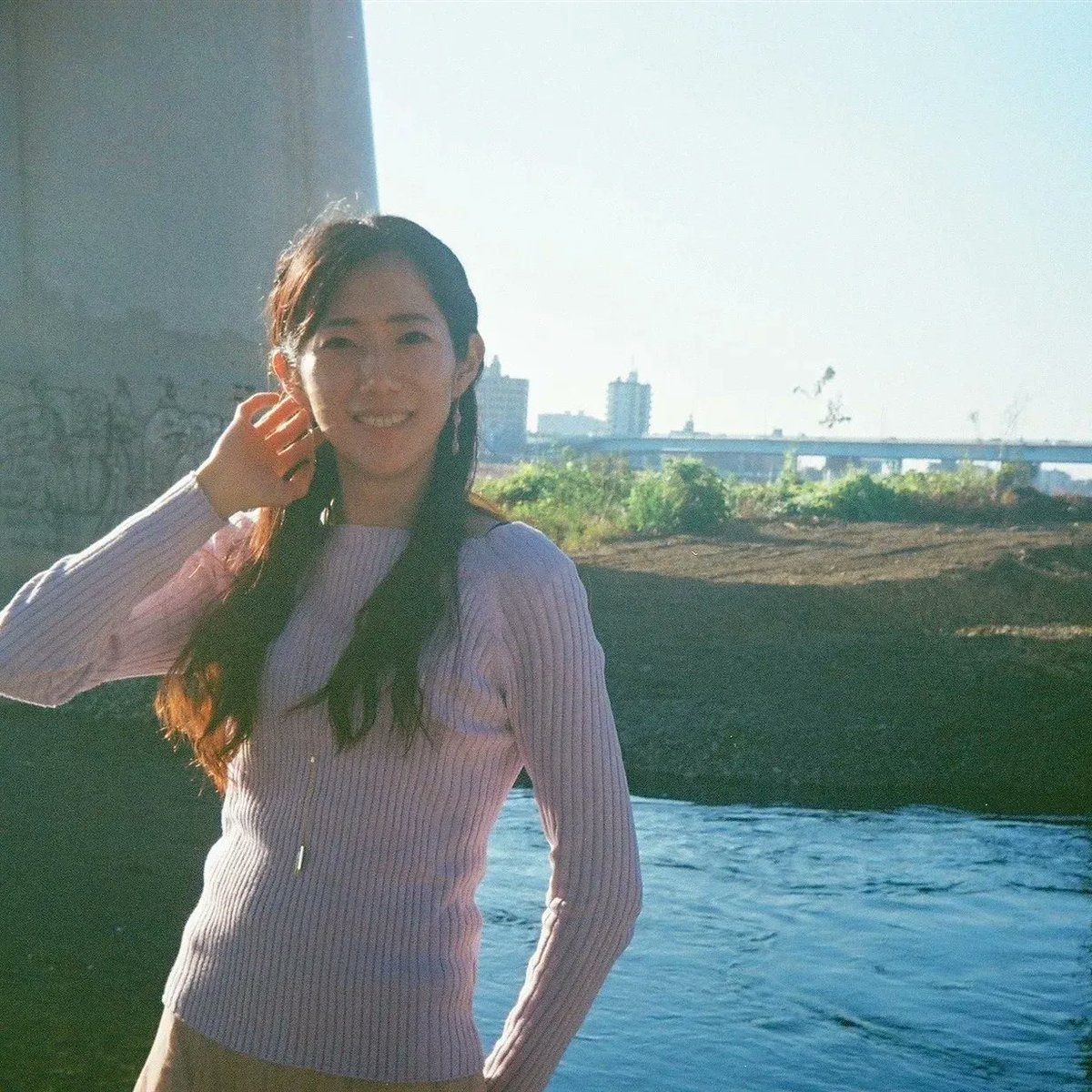 Ririna_53's tweet photo. フィルムカメラ

#フィルム写真 
#フィルムカメラ
#ファインダーの越しの私の世界 
#ポートレートモデル https://t.co/j4uQKahLUY