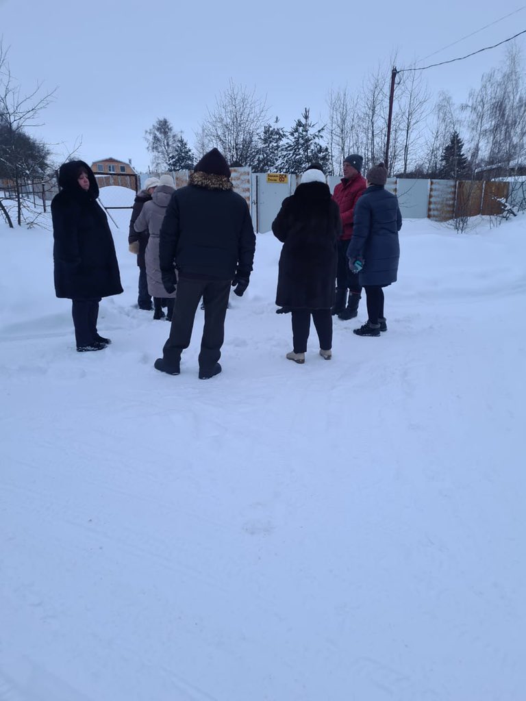 13.01.2022 года состоялась встреча жителей д. Большая Тросна  с главой администрации МО Яснополянское по вопросам благоустройства 
( перенос контейнерной площадки) 
Присутствовало 10 человек
