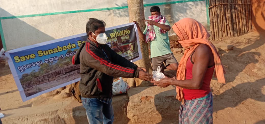 Continuing with our belief that positive reinforcement can bring about a change for the better. 
We organised a vegetable seed distribution program in 5 villages of Khariar Sunabeda. Covid protocols laid out by GoI were maintained during the program.
#KhariarSunabeda #Odisha