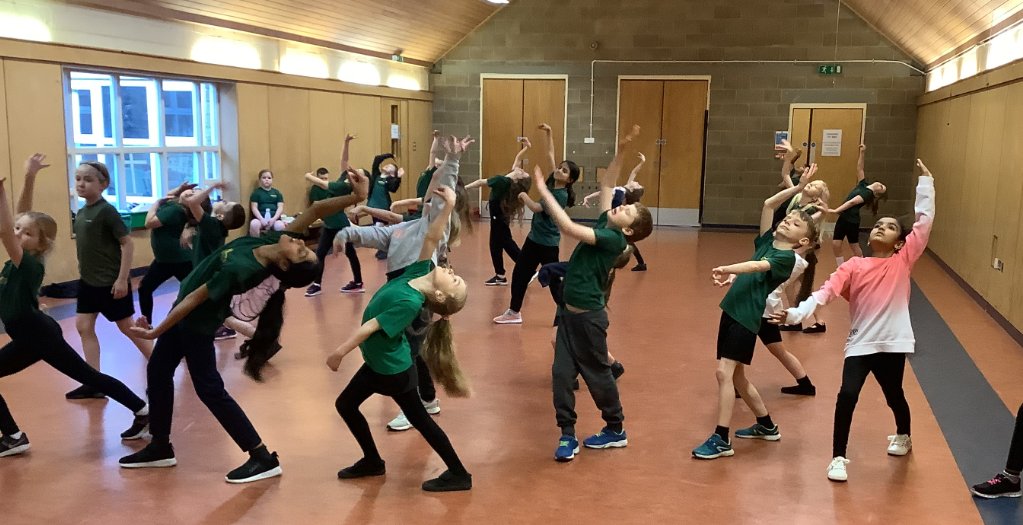 Year 4 are learning a Spanish dance over the next 5 weeks.
They they learned the first part of the dance in their first lesson this week.
💃🕺💃🕺
#dance #dancelessons #PE #WeAreChurchRoad
