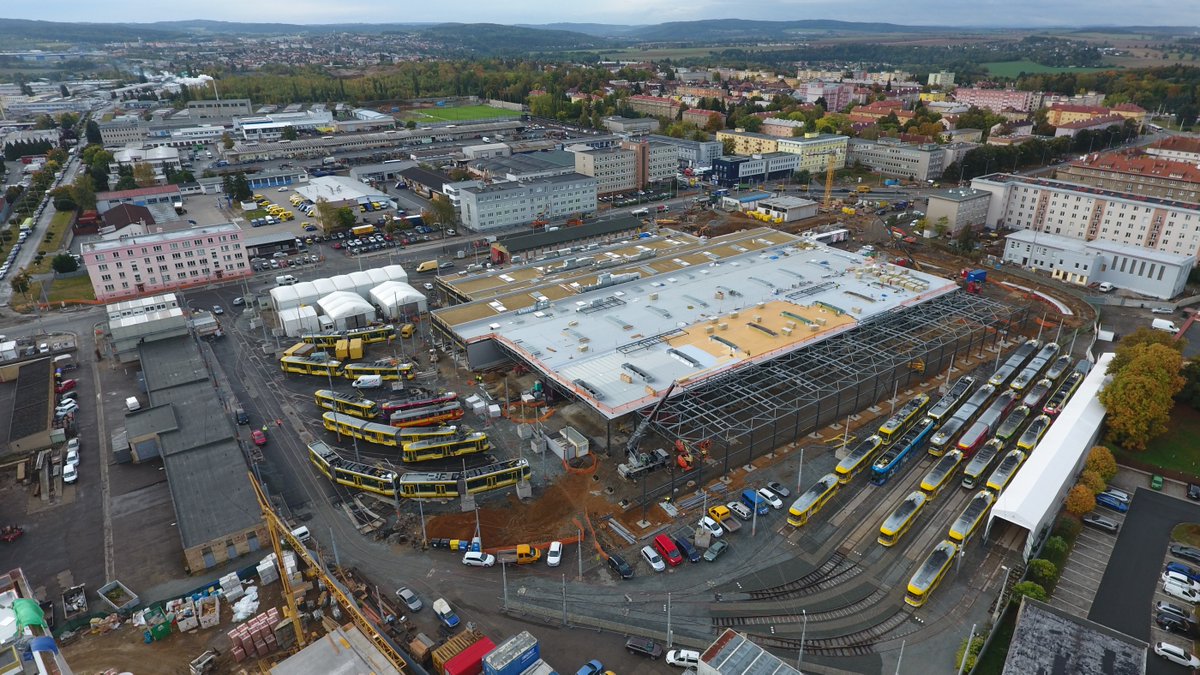 strojirna's tweet photo. Za krásné fotografie #VozovnaSlovany v #Plzeň vděčíme Plzeňským městským dopravním podnikům @PMDPnews. Právě do vozovny jsme v minulém roce dodávali zakázku v rekordním objemu. #prazskastrojirna #strojirna https://t.co/1KYyqAQbYp