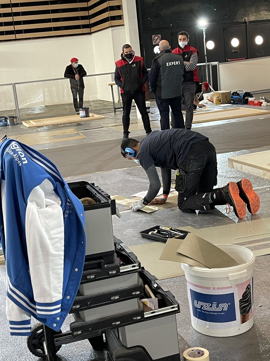 BTPRhone's tweet photo. Formidable vitrine des compétences et de l’excellence #Charpentier #Zingueur #Solier #Miroitier #WSFRFNAT #FinalesNationales #Lyon2022 #batiment #travauxpublics #BTP #TEAMBTP https://t.co/AERdCec7MP