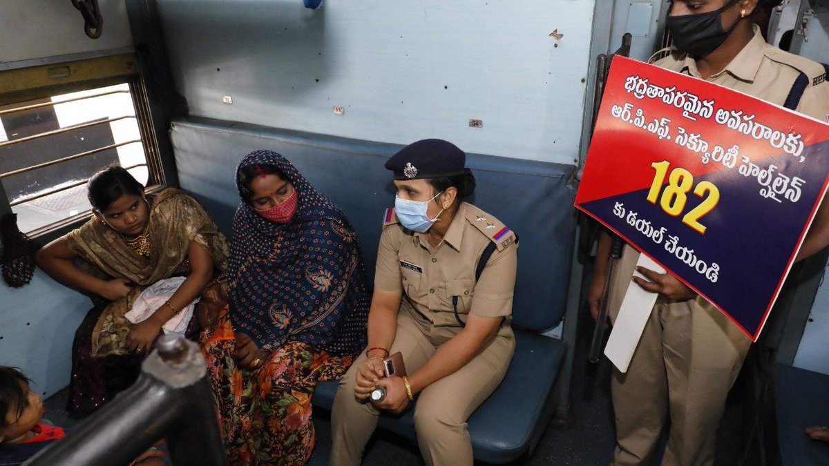 SwatiLakra_IPS's tweet photo. #MeriSaheli programme for the safety of women in trains by Railway Protection Force @RPF_INDIA 
#182 helpline number 

#womensecurity #womensafety https://t.co/UMns8fSbuc