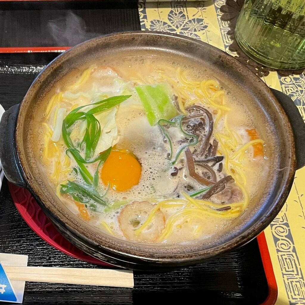 高知でのお昼は鍋焼きラーメン。なんか懐かしい。