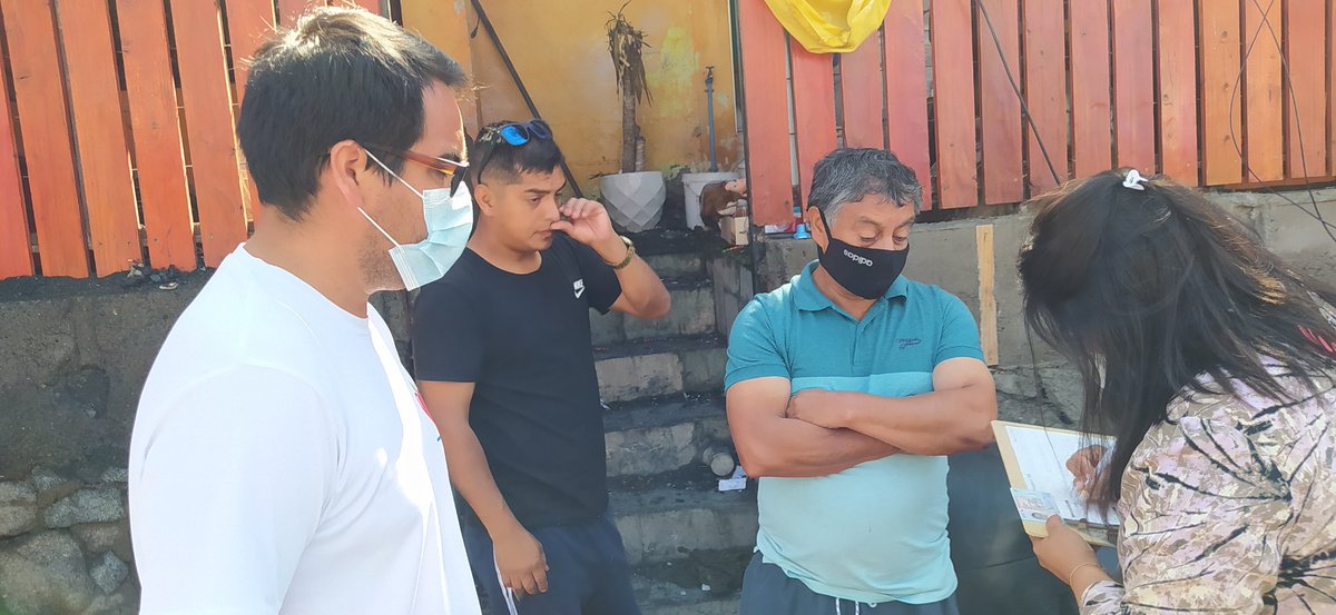 MDSTarapaca's tweet photo. Continuamos trabajando hoy con las familias afectadas en el incendio de #ValleCentral, a quienes ya hemos levantado la Ficha Básica de Emergencia  para entregar en los próximos días las primeras ayudas concretas. #Iquique #Tarapacá https://t.co/yNOBV9oQhp