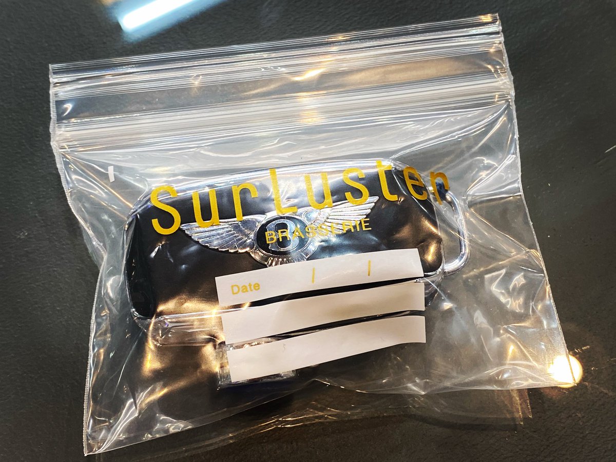 お預かりさせて頂いているお客様の愛車のキーはシュアラスターオリジナルラミジップに入れて保管させて頂いてます✨
キズ防止にも役立ちます👍

#シュアラスター
#シュアラスターラボ
#ベントレー
#洗車
#ガラスコーティング
#キー
#キズ防止
#ラミジップ
#予約制