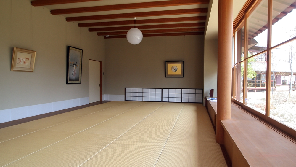 japan's tweet photo. Since 2020, Joetsu, #Niigata Pref.’s #TakadaCastle Ruins Park has been home to the Kobayashi Kokei Memorial Museum, whose award-winning #regionalarchitecture incl. gangi—traditional overhead coverings keeping footpaths snow-free. 
https://t.co/PoD1qnbEdD
#RegionalRevitalization https://t.co/z4a8HqzmOS