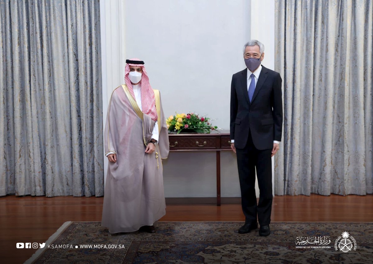 KSAMOFA's tweet photo. #سنغافورة | دولة رئيس وزراء جمهورية سنغافورة لي هسين لونغ يستقبل سمو وزير الخارجية الأمير #فيصل_بن_فرحان @FaisalbinFarhan ويستعرضان العلاقات بين المملكة وسنغافورة وفرص تعزيز التعاون بين البلدين في المجالات كافة، إضافة إلى بحث أبرز القضايا الإقليمية والدولية ذات الاهتمام المشترك https://t.co/RILb7RUhyF