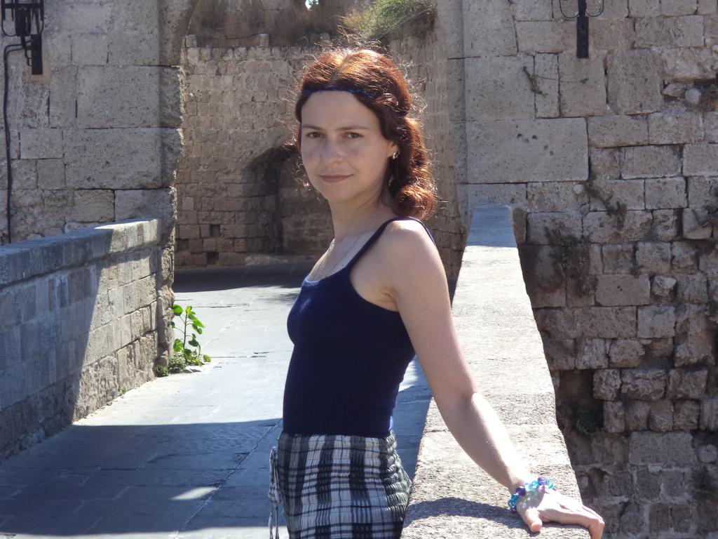 Заинтересовавшись флэшмобом про 2014 год, обнаруживаю, что фотографии этого года у меня все до одной отпускные, и в результате я на них, в основном, с обгоревшим носом и в майке)