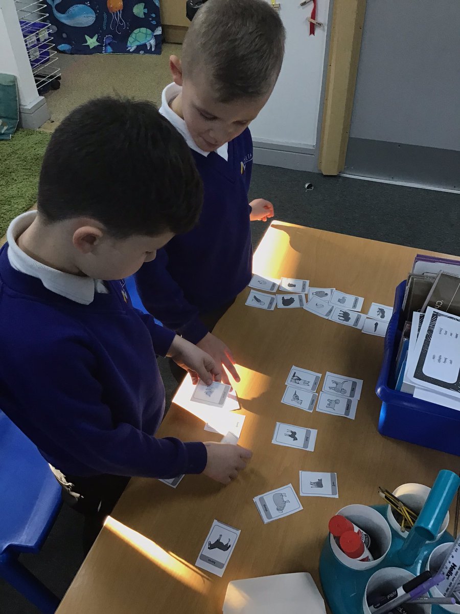 EPA_Y1_Y2's tweet photo. #EPAOctopus class had been super scientists today, looking at offspring and the similarities between them and their parents. We have looked at which animals lay eggs and which animals give birth to live young @DeltaEstcourt #EPAScience https://t.co/VpIFXMtv17