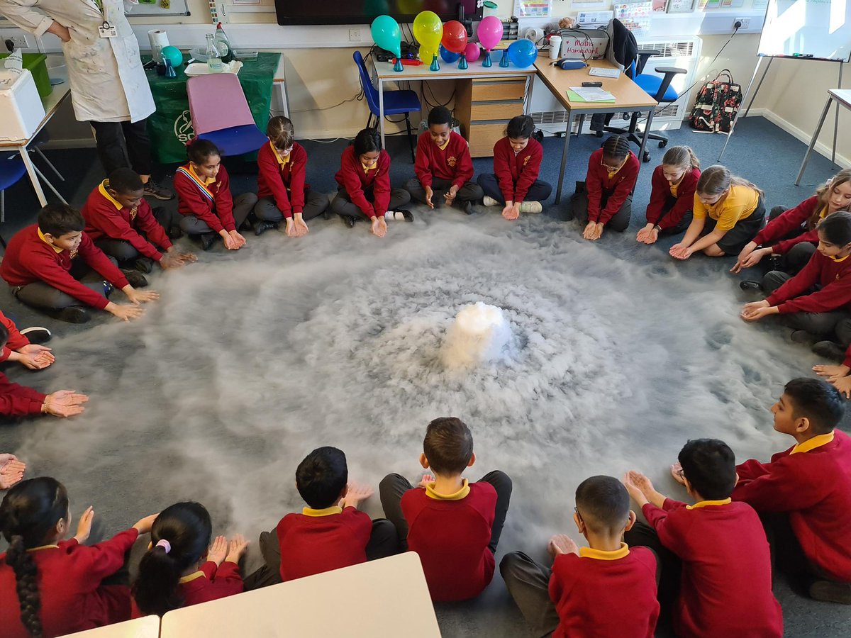 year5chantry21's tweet photo. @MadScienceHerts came in and wowed Year 5 yesterday. Their incredible experiments overloaded us with fascinating facts about the states of matter and air pressure! Once again, amazing Chantry role models! #AtomicAimee #science #chemistry #wowdays #valuesforlife https://t.co/tf5z9m14Hr