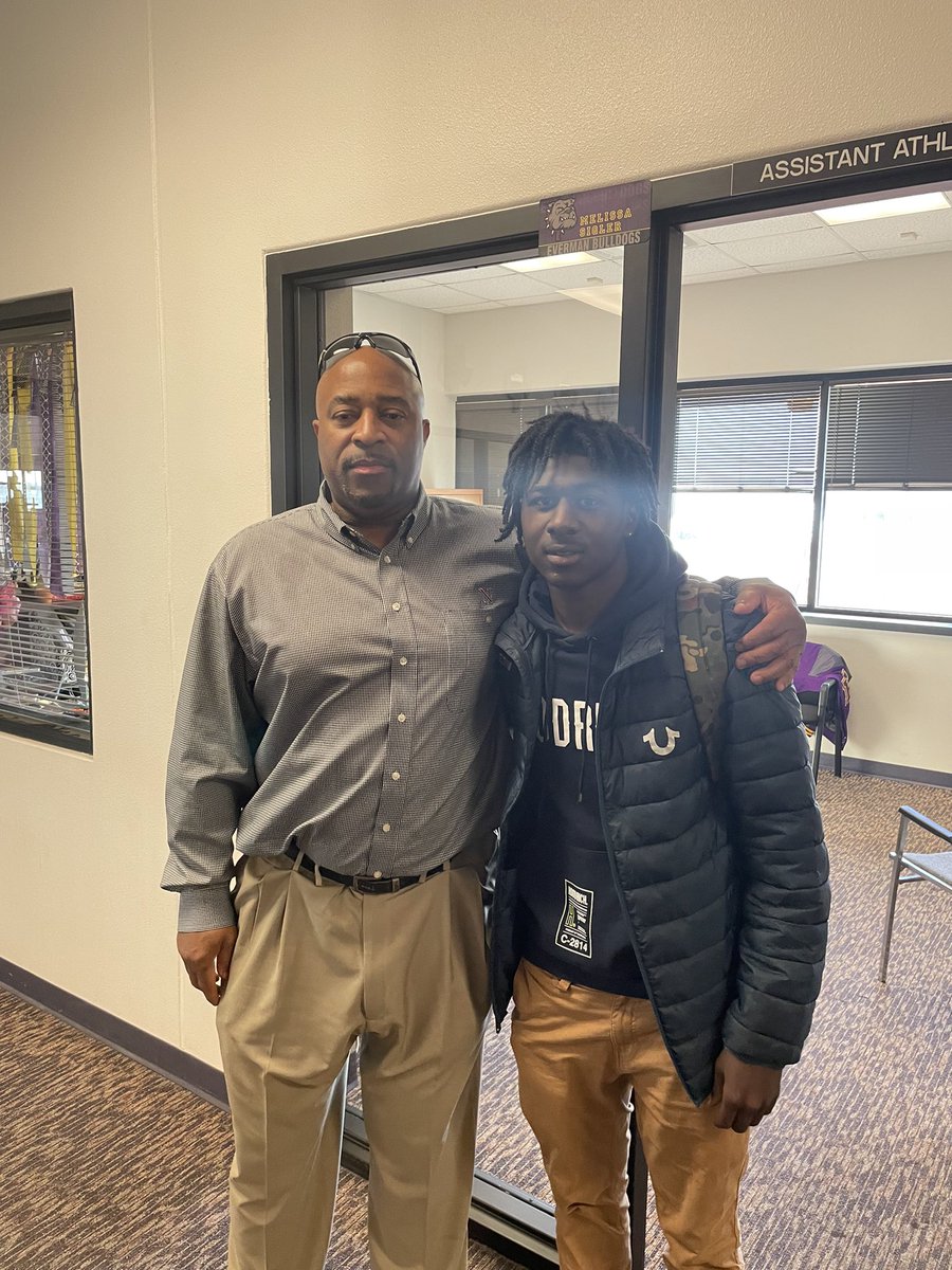 #AGTG After great conversation with Coach Tate I’m blessed to receive my second offer from Navarro College  <a href="/NCDAWGPOUND/">Navarro Football</a> ❤️🐶#ROADTOD1