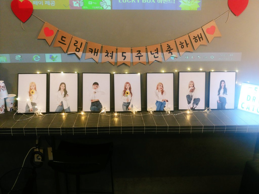 kriss_ia's tweet photo. Congrats to the wonderful 5 years!! #드림캐쳐 #Dreamcatcher #드림캐쳐_5주년_축하해 #드림캐쳐_데뷔_5주년 💙💙💙💙💙 https://t.co/P0r5hg2kt7