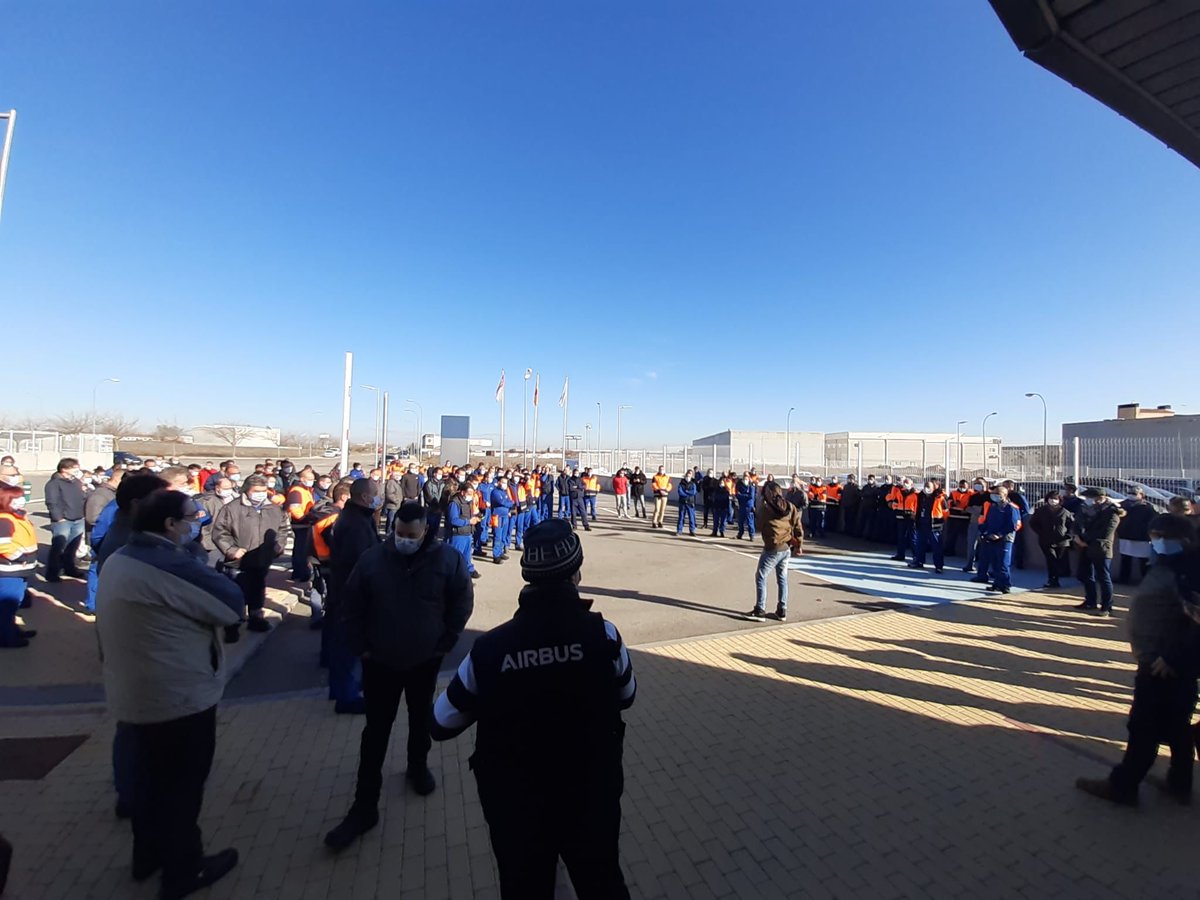 ccoo_en's tweet photo. #NoALosDespidosEnSiemensIllescas @ccoo_en @siemens_es hemos celebrado asambleas informativas en las instalaciones de Airbus-Illescas, y los trabajadores de Siemens y Airbus, se han solidarizado con los 7 compañeros despedidos. https://t.co/Qs0lpIttkU