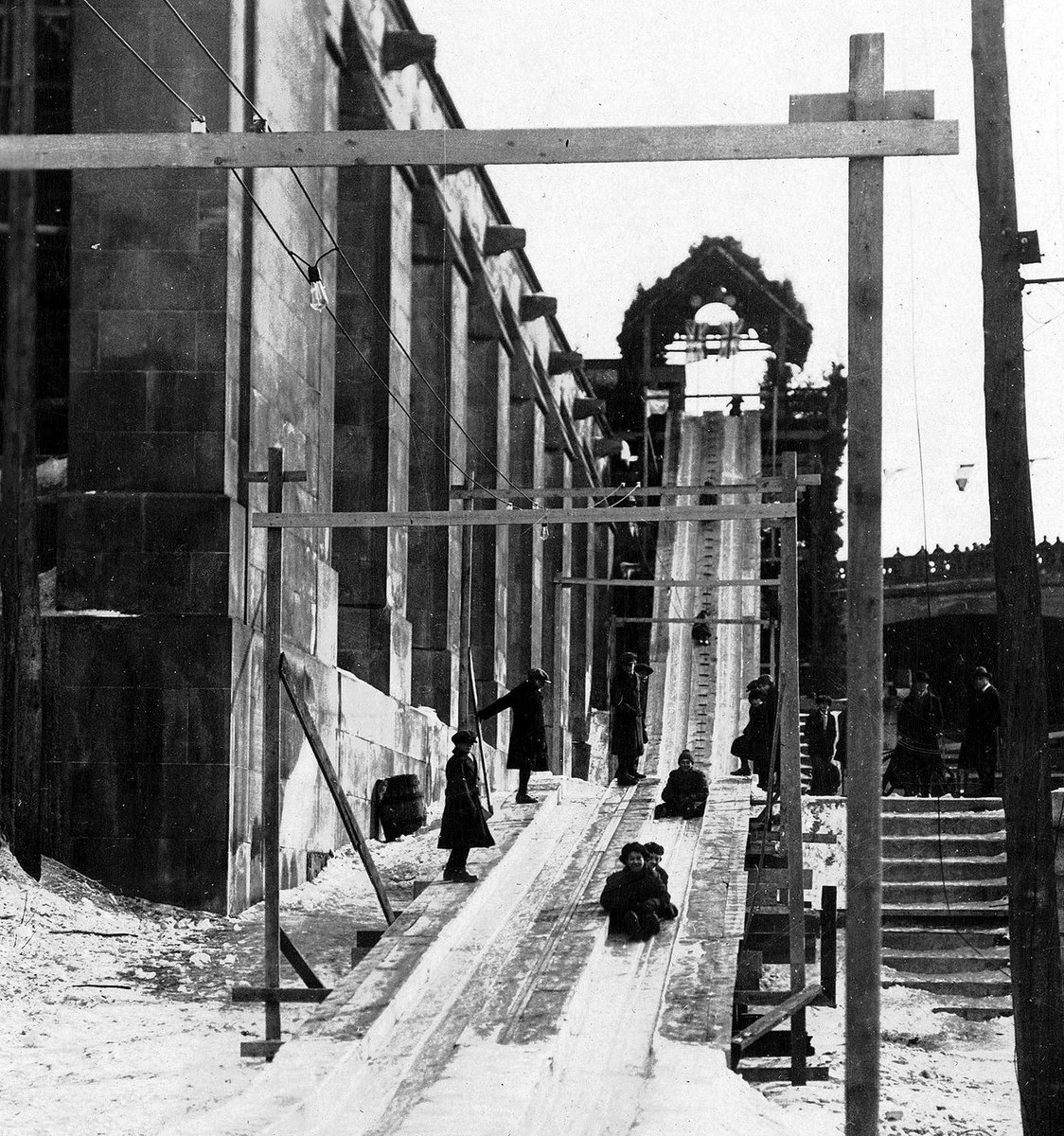 BytownMuseum's tweet photo. #FridayFun On Jan 28, 1922 Mayor Frank Plant officially opened Ottawa’s “slide-a-mile” ice slide at the Ottawa Locks. ❄️

Read more 👉https://t.co/sLmc1vKfB3
#winterlude #myottawa https://t.co/D5jKxgKxPD