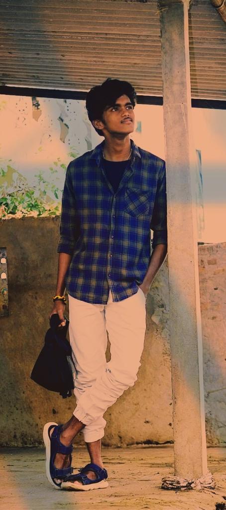 GSardhakk's tweet photo. "I have a hopeless crush with someone I have no chance with.' https://t.co/PNWSqjqrQk