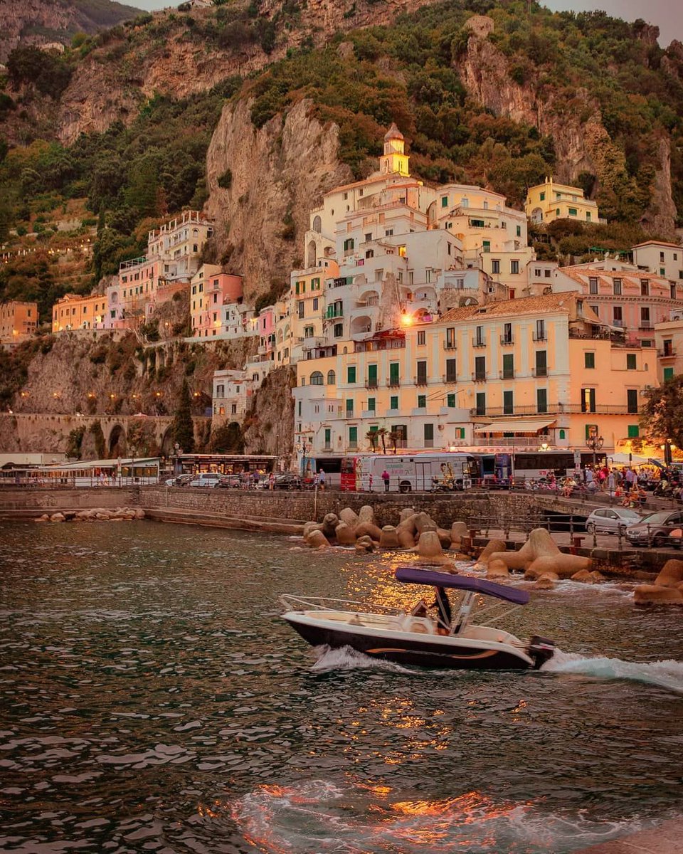 RT @W0rld2022: Amalfi coast, Italy https://t.co/prEWJRSEg0