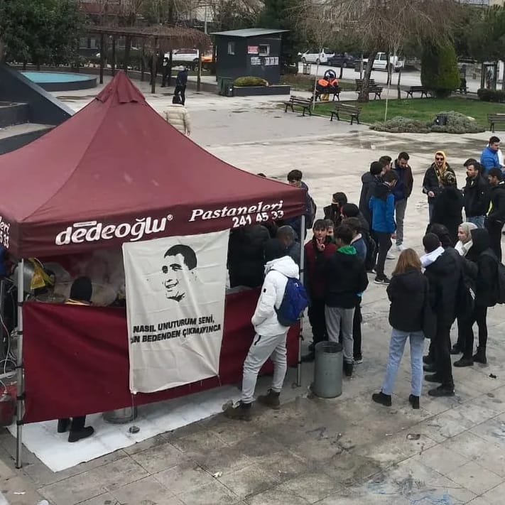 Temsilciliklerimizden Denizli Lise GFB, 6-13 Sefa Kalya Yardımlaşma Haftası kapsamında lokma hayırında bulundu. 

#SefaKalyaHaftası