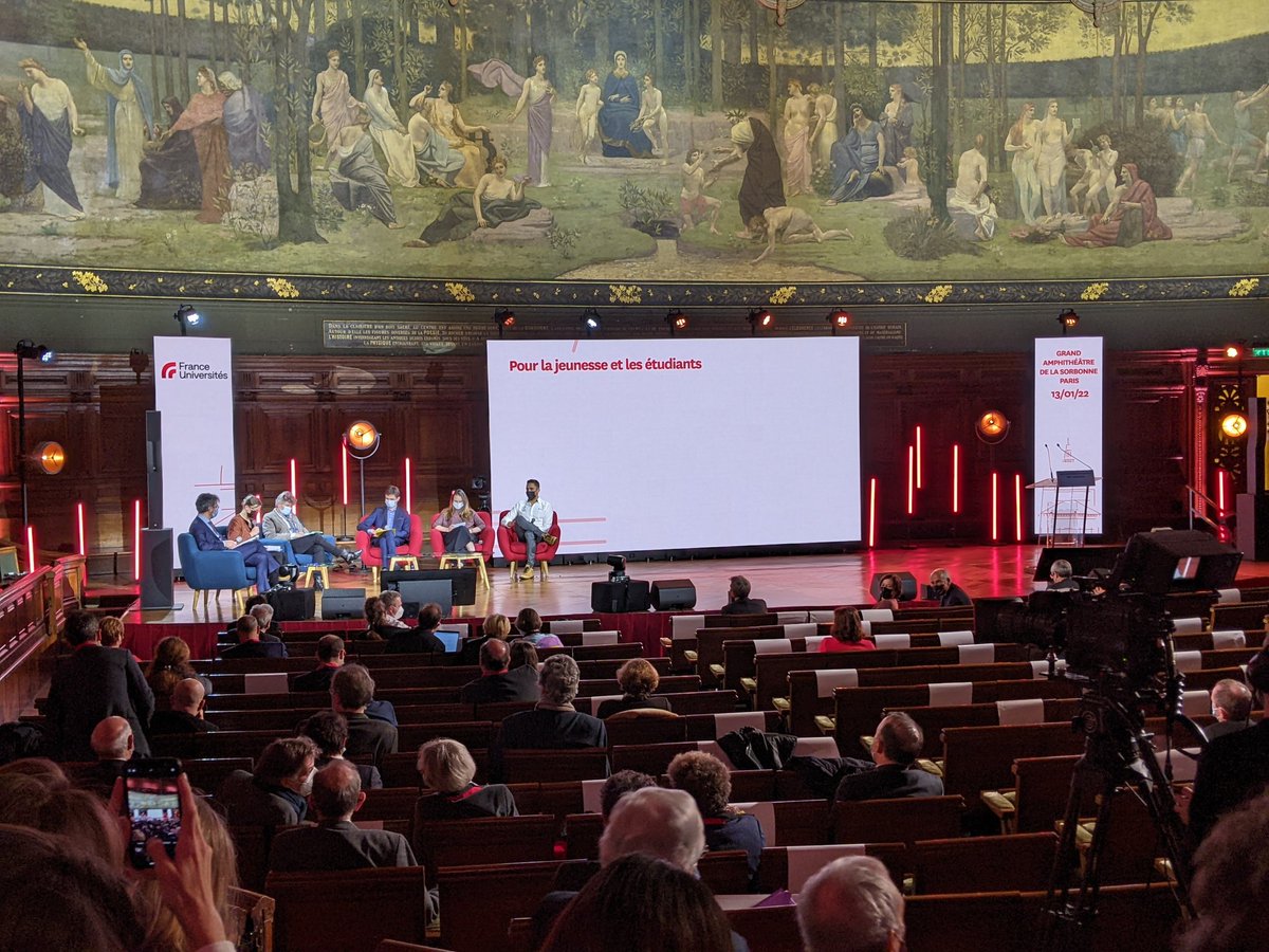 #Universites2022 

Présent au congrès des 50 ans de @FranceUniv (ex Conférence des Présidents d'Université) 

Des interventions et échanges, notamment autour :
➡️ du défi climatique
➡️ de la recherche
➡️ des évolutions de la société
➡️ des besoins financiers

@UNECD