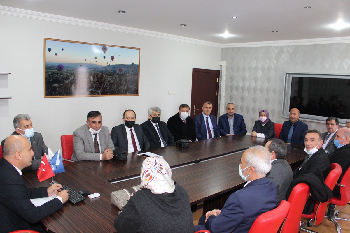 Temel Eğitime bağlı kurumlarımızın okul müdürleri, İl Millî Eğitim Müdürümüz Sayın Memet POLAT'a hayırlı olsun ziyaretinde bulundu. Kendilerine teşekkür ederiz. 

📰👉🏻nevsehir.meb.gov.tr/www/temel-egit…

<a href="/tcmeb/">Millî Eğitim Bakanlığı</a> <a href="/yilmaznazif/">Nazif Yılmaz</a> <a href="/fehmirasimcelik/">Fehmi Rasim Çelik</a> <a href="/nevsehirvalilik/">T.C. Nevşehir Valiliği</a> <a href="/MemetPolat0247/">Memet Polat</a>