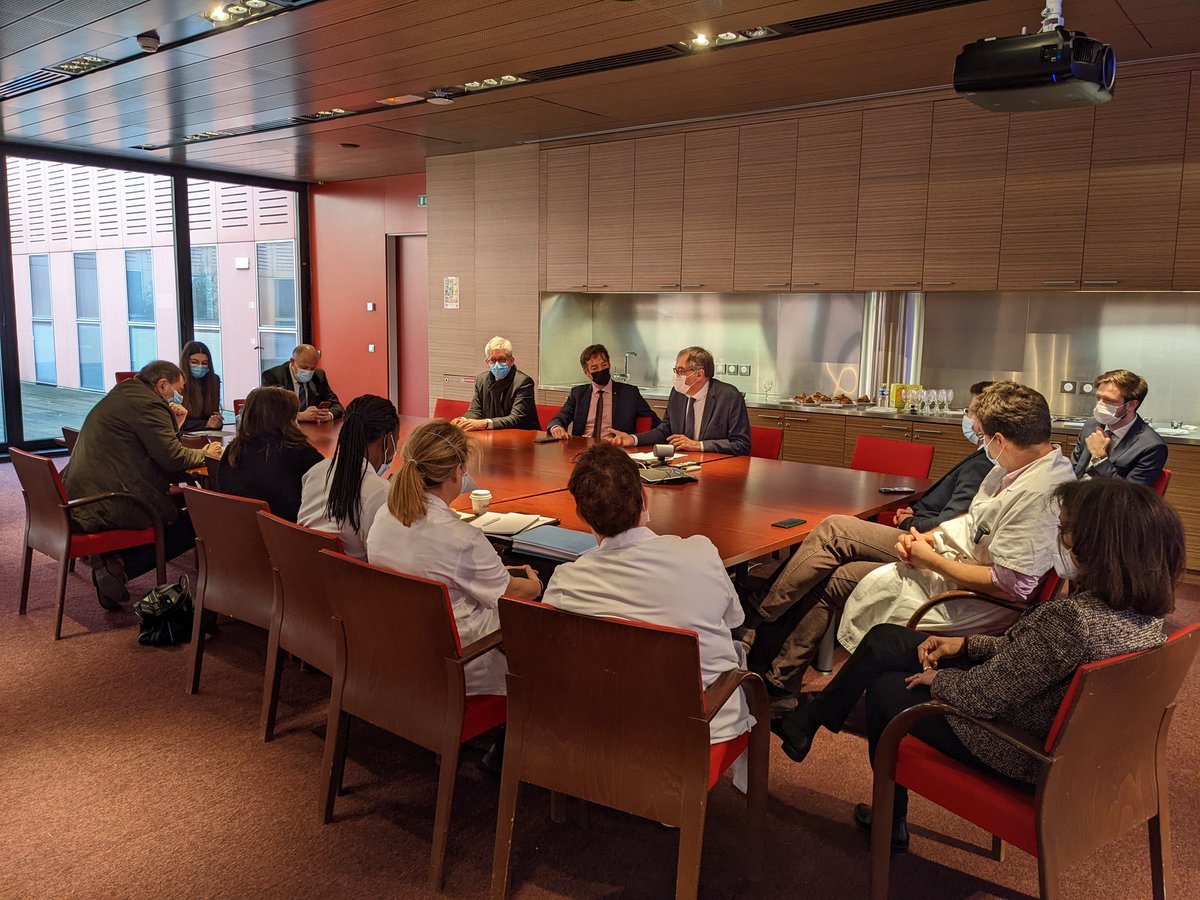 🏥 <a href="/laFHF/">FHF</a> poursuit son tour de France des hôpitaux. <a href="/fredvalletoux/">Frédéric Valletoux</a> et Zaynab Riet rencontraient ce matin avec Rémi Pauvros les équipes du <a href="/CHDouai/">CH Douai</a>, pour échanger sur leur vécu de la crise, mais aussi l'avancée des travaux de responsabilité populationnelle.