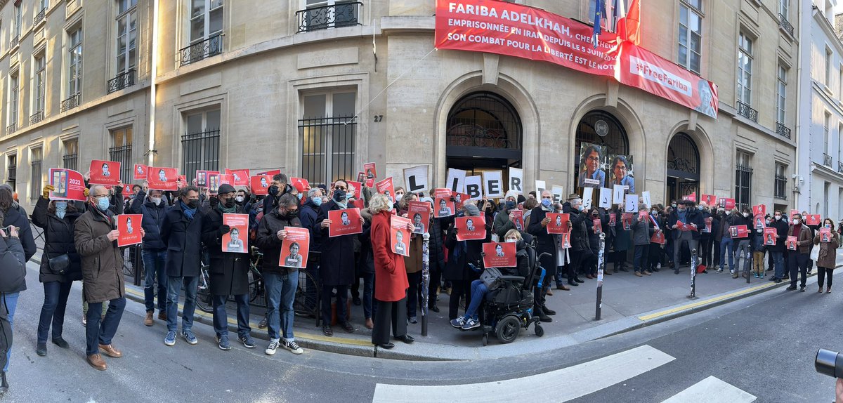 #FreeFariba Rassemblement devant le 27 rue Saint-Guillaume en soutien à notre amie et collègue Fariba Adelkhah détenue en Iran depuis juin 2019.
Nous appelons à sa libération inconditionnelle.
