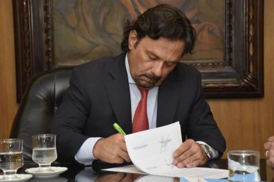 El Gobernador <a href="/GustavoSaenzOK/">Gustavo Sáenz</a>  y sus funcionarios hace dos años que no publican lo que ganan saltatransparente.com.ar/2022/01/13/de-… a través de @SaltaTransparente