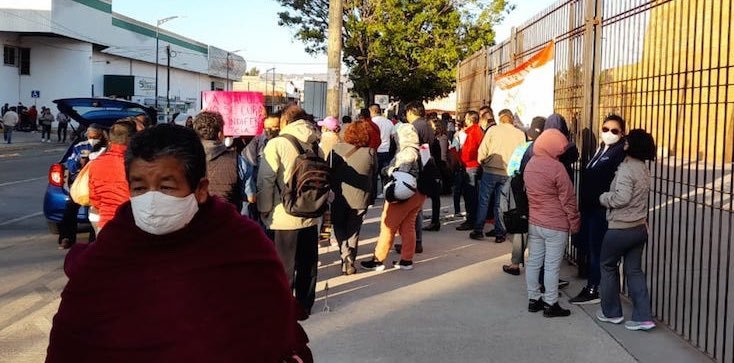 MVMNoticias's tweet image. 🔴 Protestan integrantes del #CSSO afuera del #CentroDeConvenciones; insisten en la recontratación del personal eventual despedido.