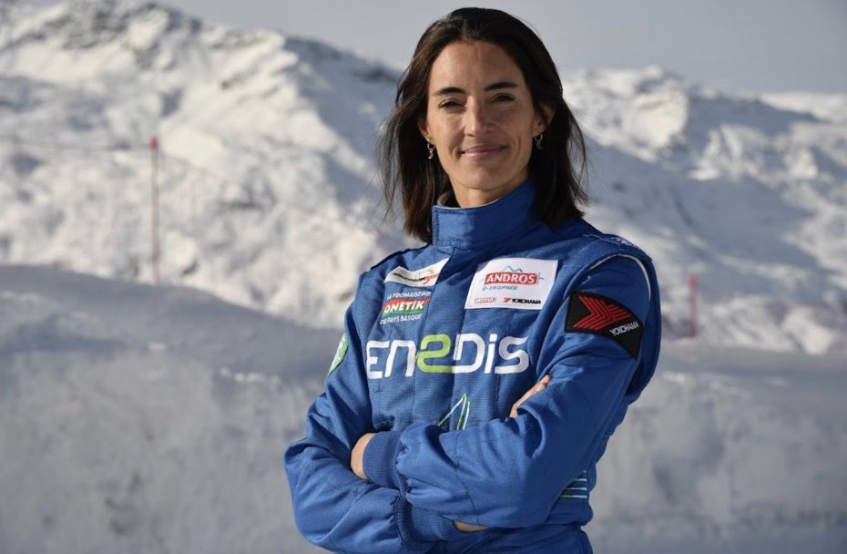 Enedis_BFC's tweet photo. Connaissez-vous le @TropheeAndros_ ? ☺
Cette année @enedis soutient Margot Lafitte pour piloter la voiture à nos couleurs, sur les pistes glacée de cette course 100% électrique ! 🚘  
#mobiliteelectrique
#fierté 
#équipe https://t.co/1p26G48erh