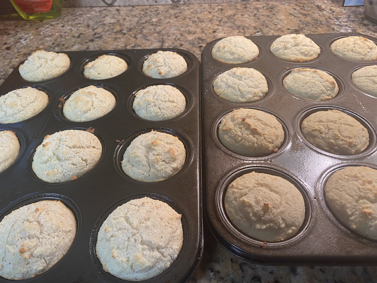CampobelloCathy's tweet photo. Every time @weatherchannel mentions the I-85 corridor, I cook something. @TVAmy @JimCantore #cornbreadmuffins https://t.co/JFm9TlNS2D