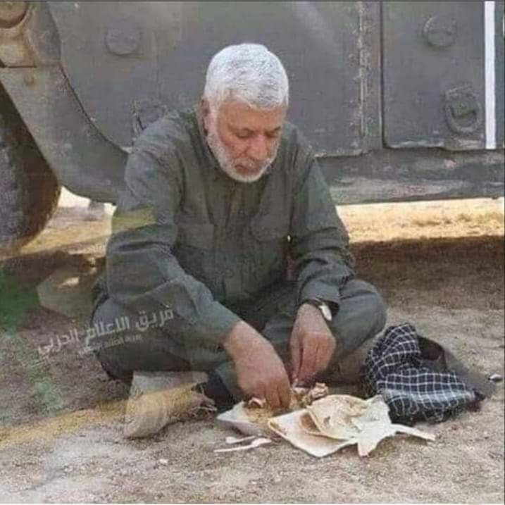 pppoooalbady's tweet photo. هكذا هم القاده العظام
هم قدوه لجنودهم من
حيل المعلم حيل طلابه
#ليلة_الشهداء https://t.co/uiNNBDUJX4