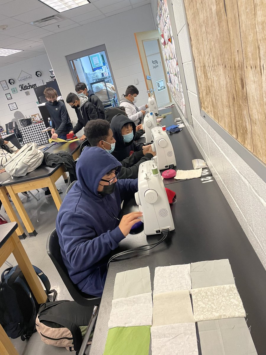 msb_fcs4life's tweet image. So much sewing! @MpMiddle #sayyestofcs #pillowproject