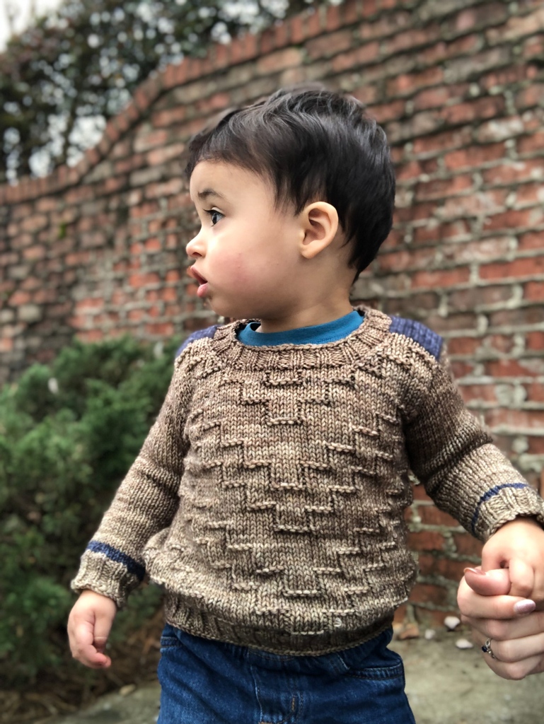 MegDGonzalez's tweet photo. It's heeeeerrrrreeee! Iridium is finally live! 

This is an awesome child's pullover that I designed in collaboration with Yarnaceous Fibers. 

It's sized from 6 mo to kids' 14 and knit the delectably soft Yarnaceous Fibers Bronto DK. 

https://t.co/7oCeMOBkxs https://t.co/IOaiZem4U3