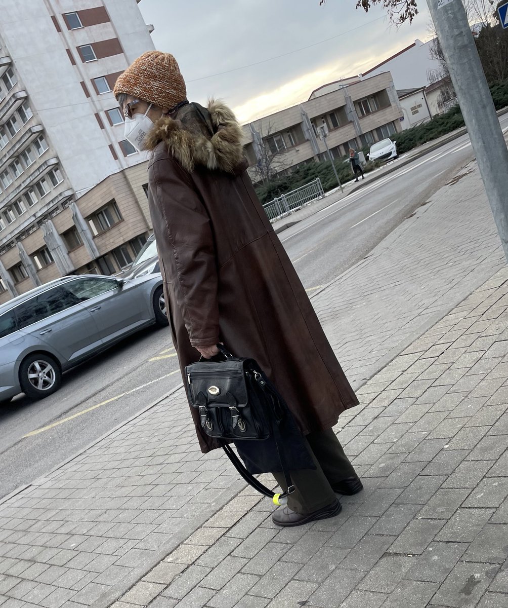 vivikpipik's tweet photo. Ked budem babka a nebudem sa obliekat takto a nahodou skoncim pri fitoch ze Takko tuniky, tak som zlyhala v zivote. https://t.co/ZfbNU6S9Yb