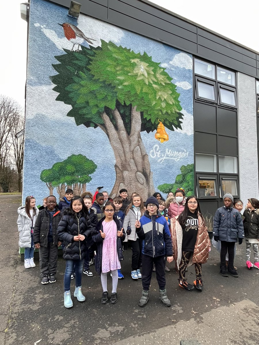 As part of our celebrations for St Mungo’s Feast Day today, P4 went to see the murals of St Mungo and St Enoch at High Street. We had lots of fun spotting all the other reminders of the story of St Mungo around our local area! 🌳 🔔 🐟 🐦  Happy Feast Day! #OurDearGreenPlace