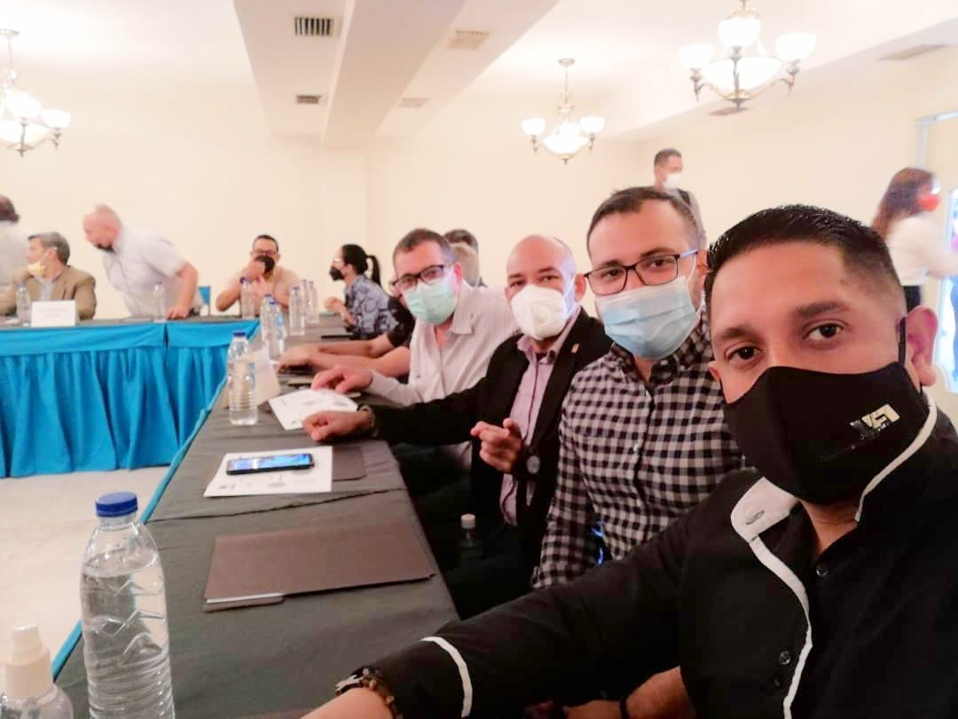 zaxdrobles's tweet photo. #MirandoAlFuturo
📌 @Fedecamarasfal hace presencia en "Acto Municipal de Exoneración de Aforos en Materia Turística" en el Municipio Miranda-Coro.
--> Aplaudimos esta iniciativa de @HenryH_  y @CicafMiranda 
Con la conjunción del sector público y privado alcanzaremos EL PROGRESO https://t.co/JITOleocya