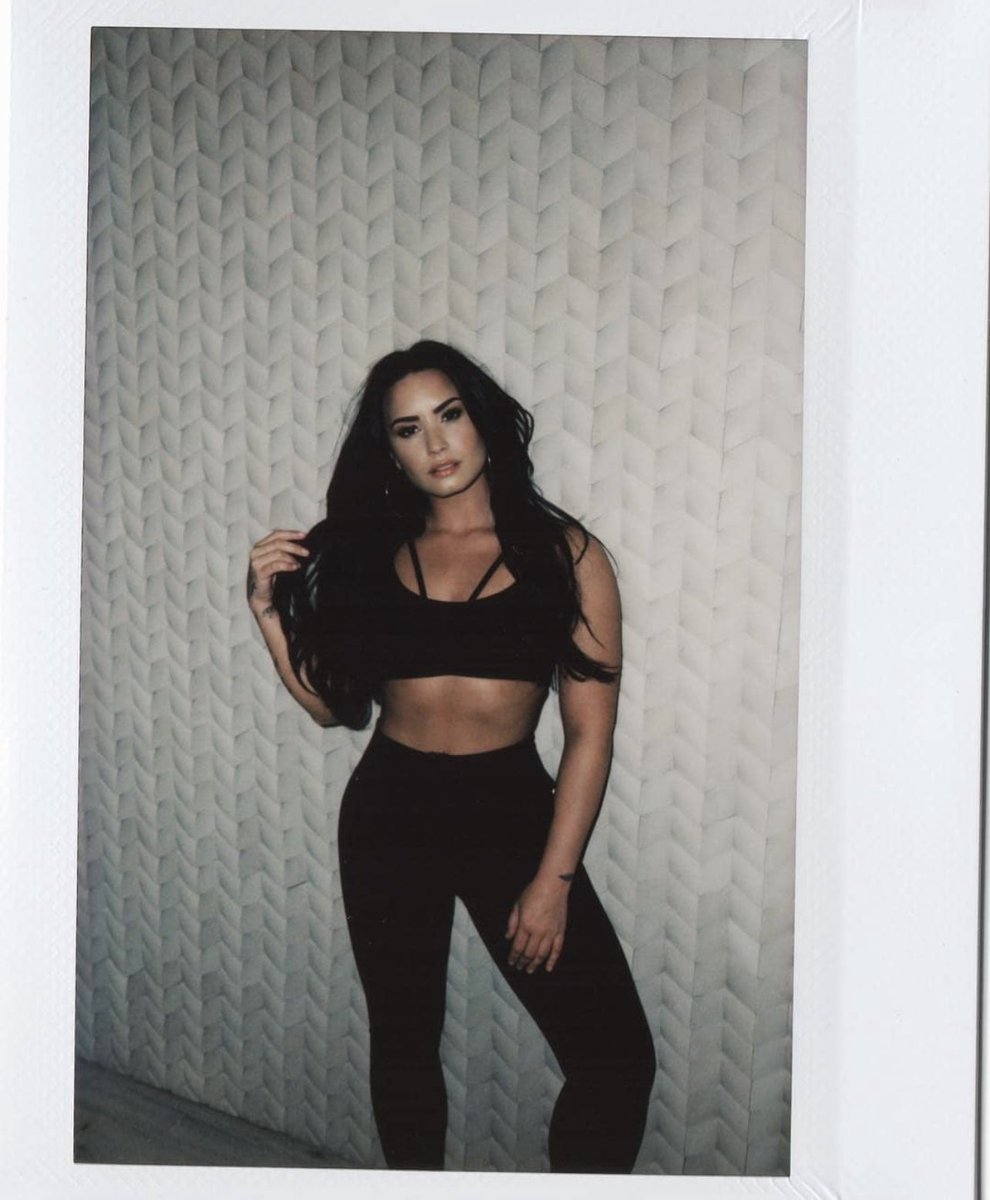 demithrowbackz's tweet photo. 4 years ago today, Demi Lovato posted this picture to their @instagram: “Loving my strappy saoirse bra! What's your fave #Demi4Fabletics piece so far?? @fabletics @fableticseu” [January 13, 2018] https://t.co/fazg1KUa7N