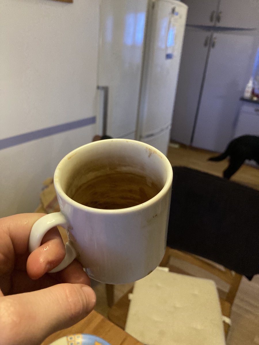 jokull201's tweet photo. Er einhver annar með pabba sem þrífur aldrei kaffibollann sinn svo hann “viðheldur bragðinu sínu”, er þetta eðlilegt? https://t.co/BDs4Jnm9IT