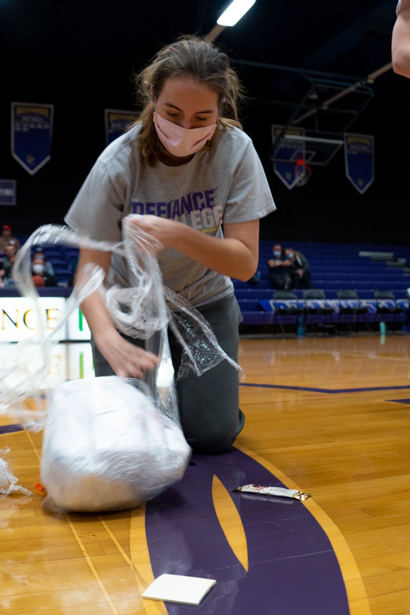 JacketCareers's tweet photo. (1/2) #JacketDays22 Day 1 Recap: Our evening activity consisted of a Saran Wrap ball halftime competition. Our 10 Year Challenge winner, Emily Vargo, as well as our runner up Brent Eicher, were automatic contestants and the remaining 5 were randomly selected. https://t.co/vKGBQsu0dV