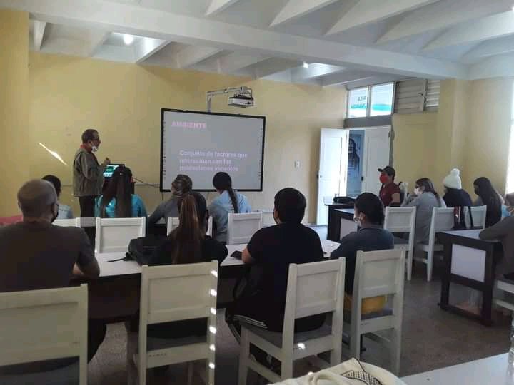 FeemTunera's tweet photo. ...''Enseñar a cuidar el medio ambiente es enseñar a valorar la vida''...
En esta mañana, de conjunto con las Brigadas Técnicas Juveniles #BTJLasTunas se desarrolló en el #IPVCELuisUrquizaJorge un taller relacionado con el cuidado necesario del #MedioAmbiente.
#feemtunera #FEEM https://t.co/IAaPoeDzoy