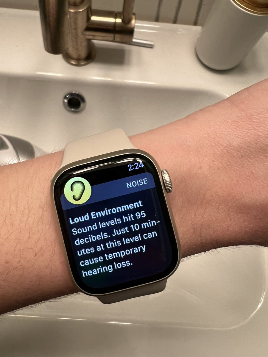 CaseyMarie9693's tweet photo. Me: minding my business, blow drying my hair. 
My watch: you are in danger. https://t.co/WnKidisJyJ