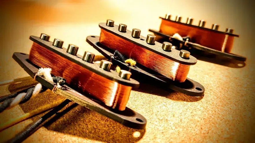 SPSoundWork's tweet photo. The same bobbins, wrapped in 44AWG enameled copper wire. 
Not too long before going in the pick guard.
#SouthPortSoundWork https://t.co/v71BBdC0PS
