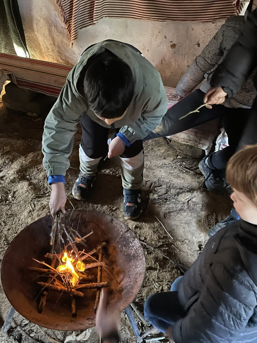 bonnevilleps's tweet photo. Year 5’s we’re so patient and worked so hard to create their fires. It was really hard because the sticks were still damp. Sadly we didn’t create the fire to cook tonight’s feast on. Thankfully @Ufton_Court agreed to cook for us! #RottenRomans https://t.co/MrJ7d5uvht
