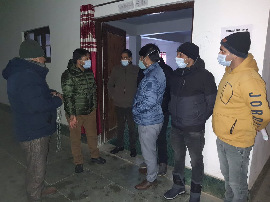 TehsildarKulgam's tweet photo. COVID-19 care centres inspected for the arrangements put in place, to be prepared enough &amp; be well equipped, in view of the potential 3rd wave. #Togetherwecan #maskupkulgam @DrBilalbhatIAS @diprjk https://t.co/cRQog7Ieh8
