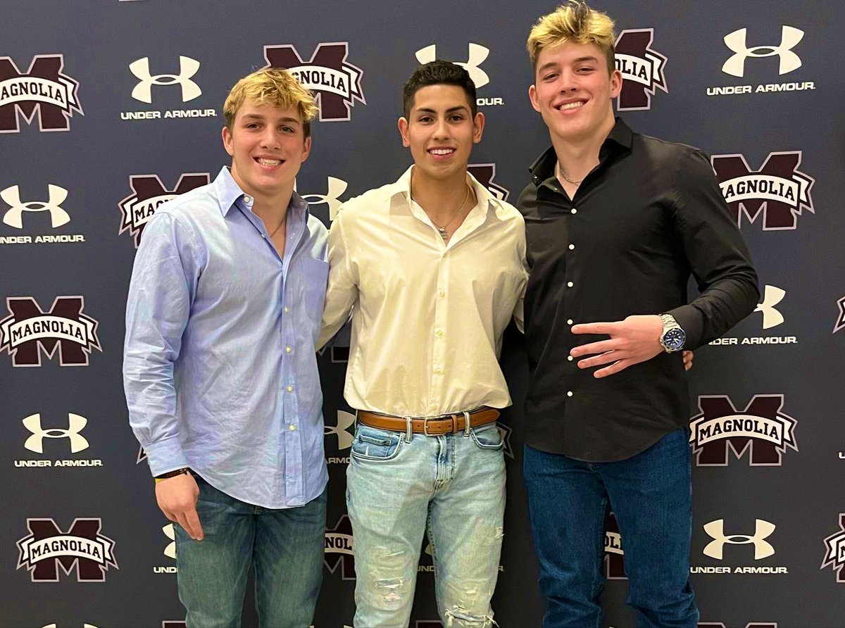 Blessed to receive Team MVP!
<a href="/DogFootball/">Magnolia Bulldogs Football</a> <a href="/CoachMartin_18/">Craig Martin</a> <a href="/ChaseHargis/">Chase Hargis</a> <a href="/CoachChilds_MHS/">Wayne Childs</a>